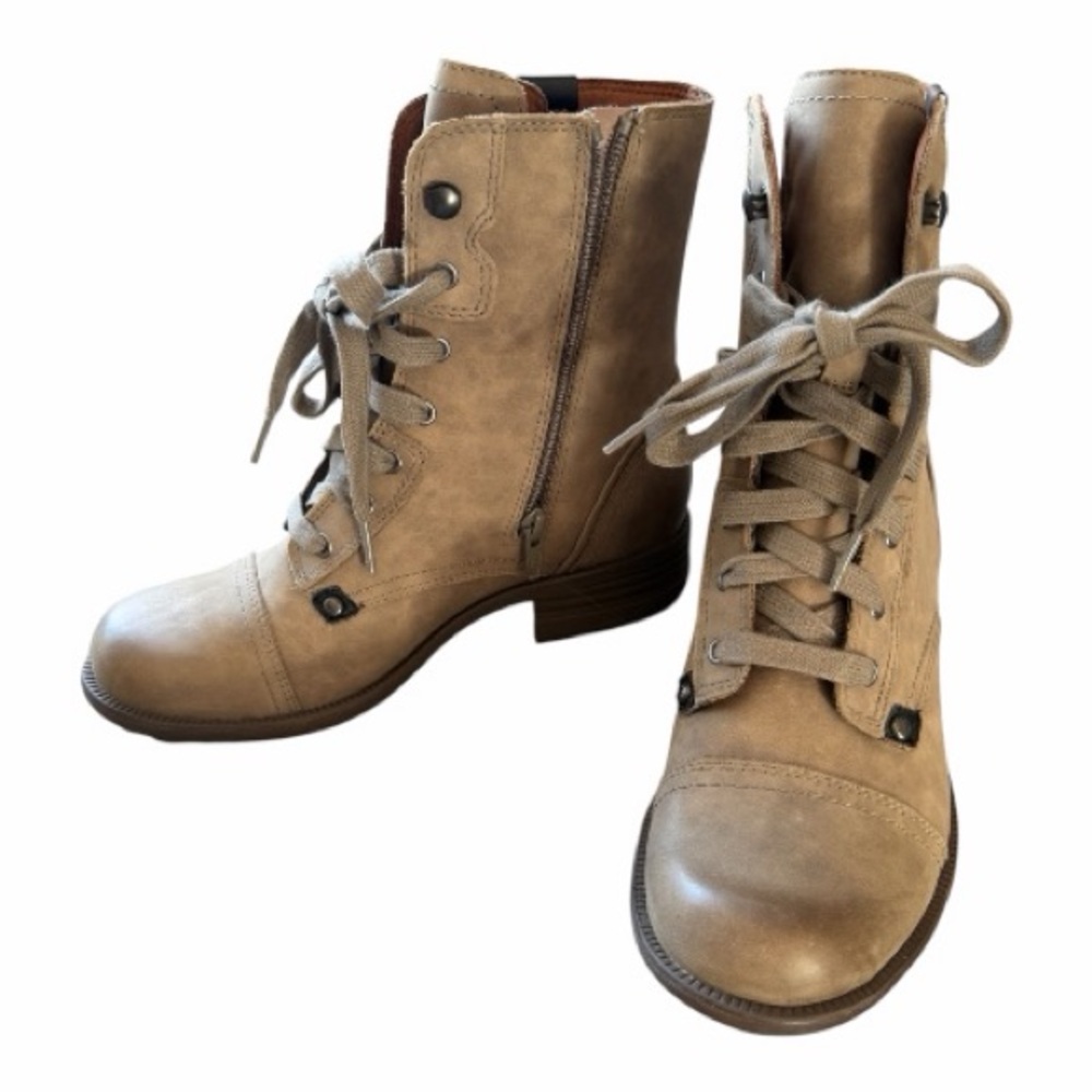 Cobb Hill by New Balance Tan Lace-Up Boots